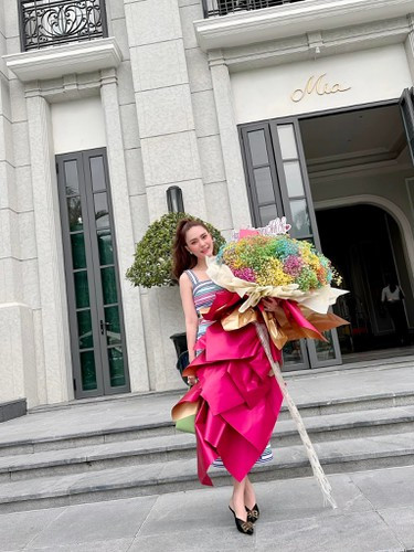 Theo những người này, Đoàn Di Băng - Nguyễn Quốc Vũ là người gần gũi, thân thiện, rất tốt với mọi người.