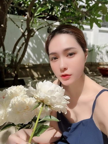 Không chỉ là một "sếp" có tâm, Di Băng cũng không ngại đáp trả những người đặt điều về mình. Cách đây chưa lâu, khi bị mỉa mai về chuyện sinh nở, cô nàng đã mạnh mẽ lên tiếng.