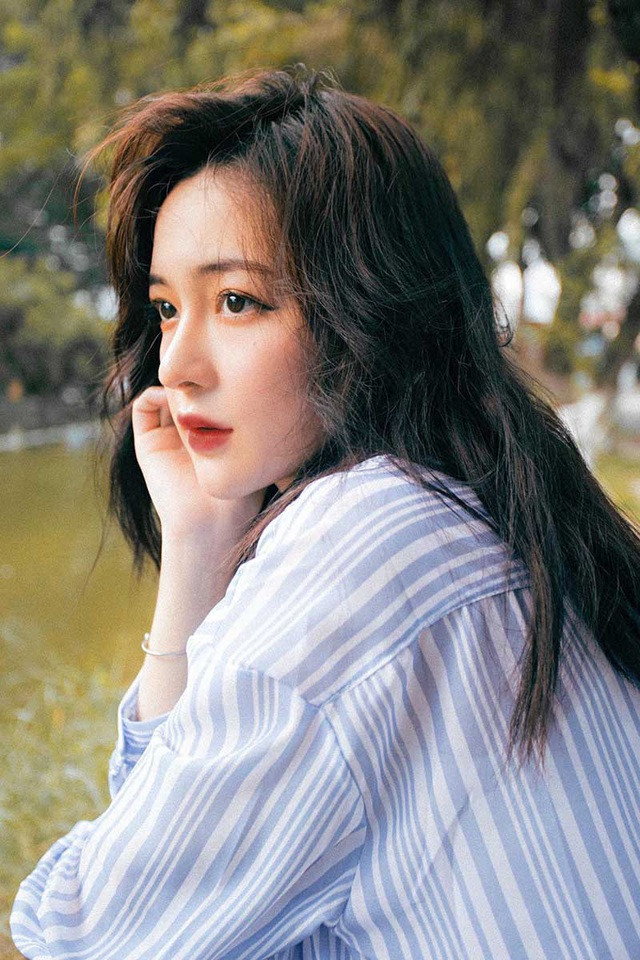 Không chỉ có nhan sắc xinh xắn, Phi Linh cũng sở hữu thành tích học tập tốt.