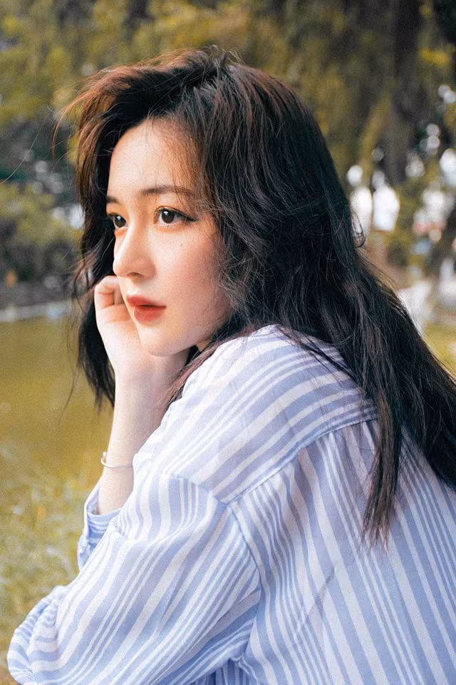 Không chỉ có nhan sắc xinh xắn, Phi Linh cũng sở hữu thành tích học tập tốt.