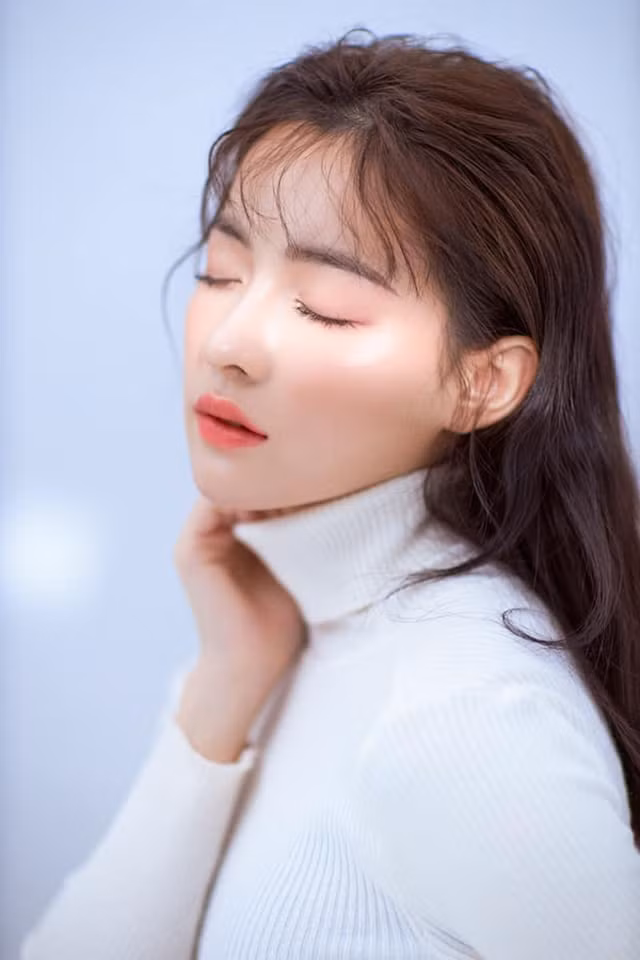 12 năm liền Linh đều là học sinh giỏi, hot girl Nghệ An còn đạt 9 điểm môn Ngữ văn trong kỳ thi đại học.