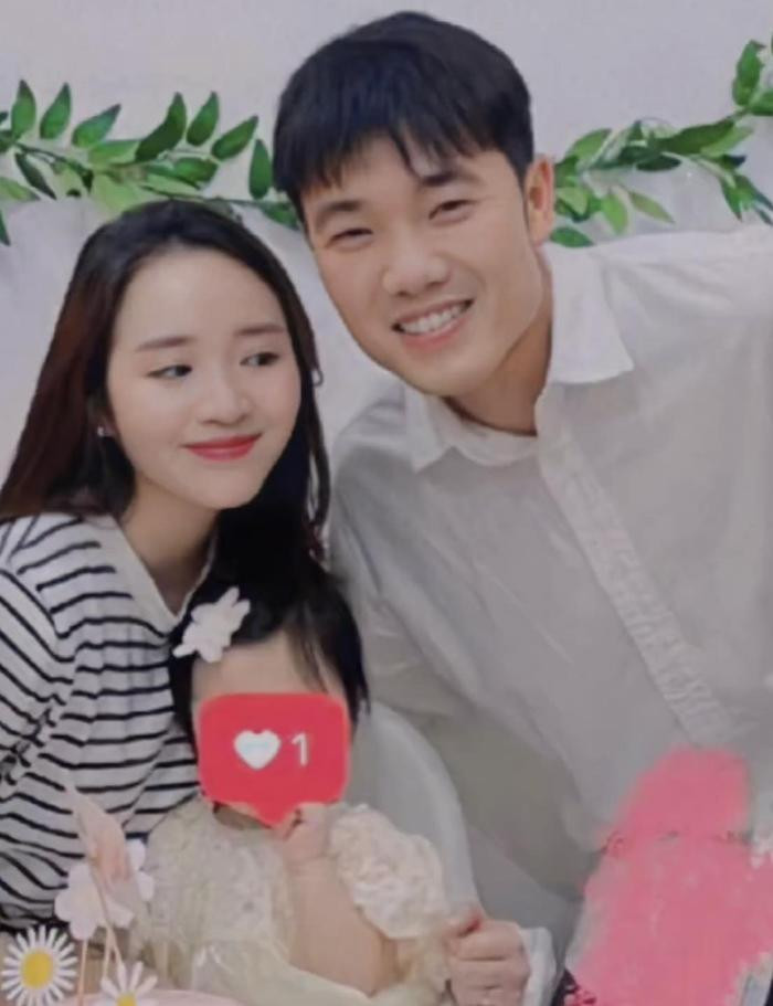 Lần hiếm hoi Lương Xuân Trường đăng ảnh vợ là vào sinh nhật vì muốn dành lời chúc cho "cô gái xinh đẹp" và bày tỏ tình yêu của mình