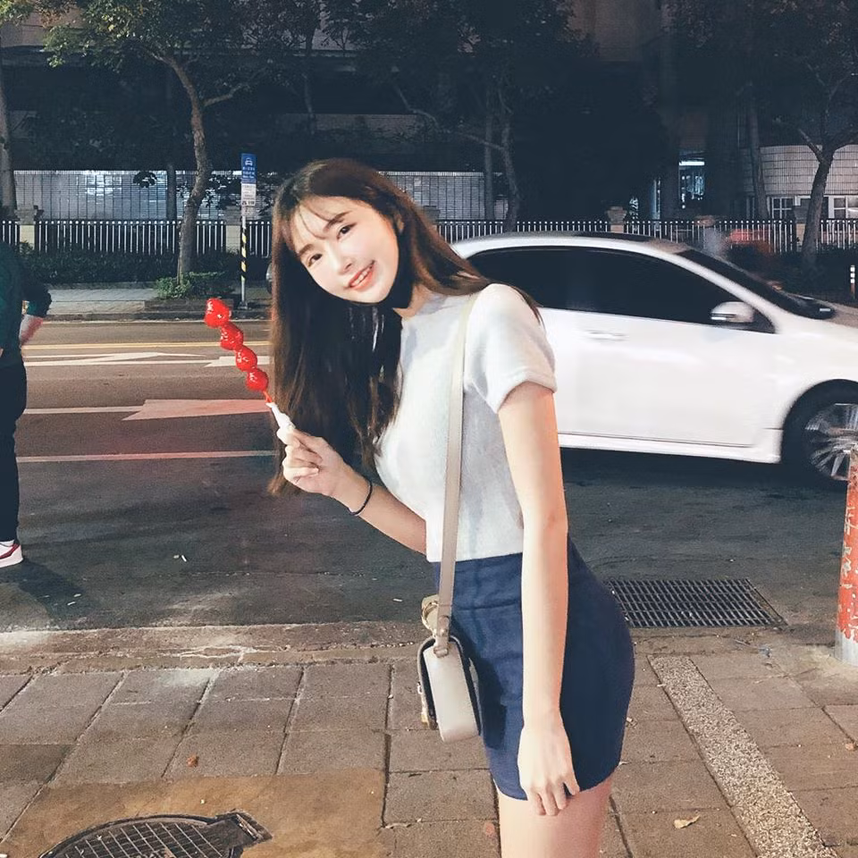 Với lợi thế ngoại hình của mình, không khó để Thượng Yến lọt vào mắt xanh của các nhãn hàng thời trang, mỹ phẩm, các kênh truyền thông dành cho giới trẻ.