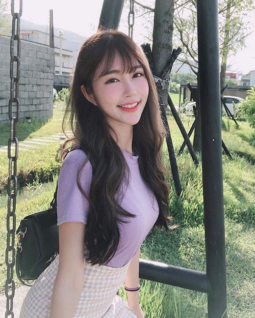 Không chỉ sở hữu thân hình cân đối với chiều cao 1m65, cân nặng 43kg, Thượng Yến còn có vòng ngực khủng với cup C. Điều này khiến " crush của mọi chàng trai" được fan hâm mộ ca tụng là nữ thần âm nhạc gợi cảm nhất.