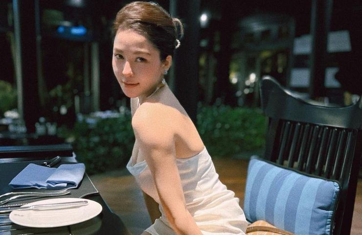 Trắng, hồng là hai tông màu yêu thích của Trâm Anh khi chọn trang phục.