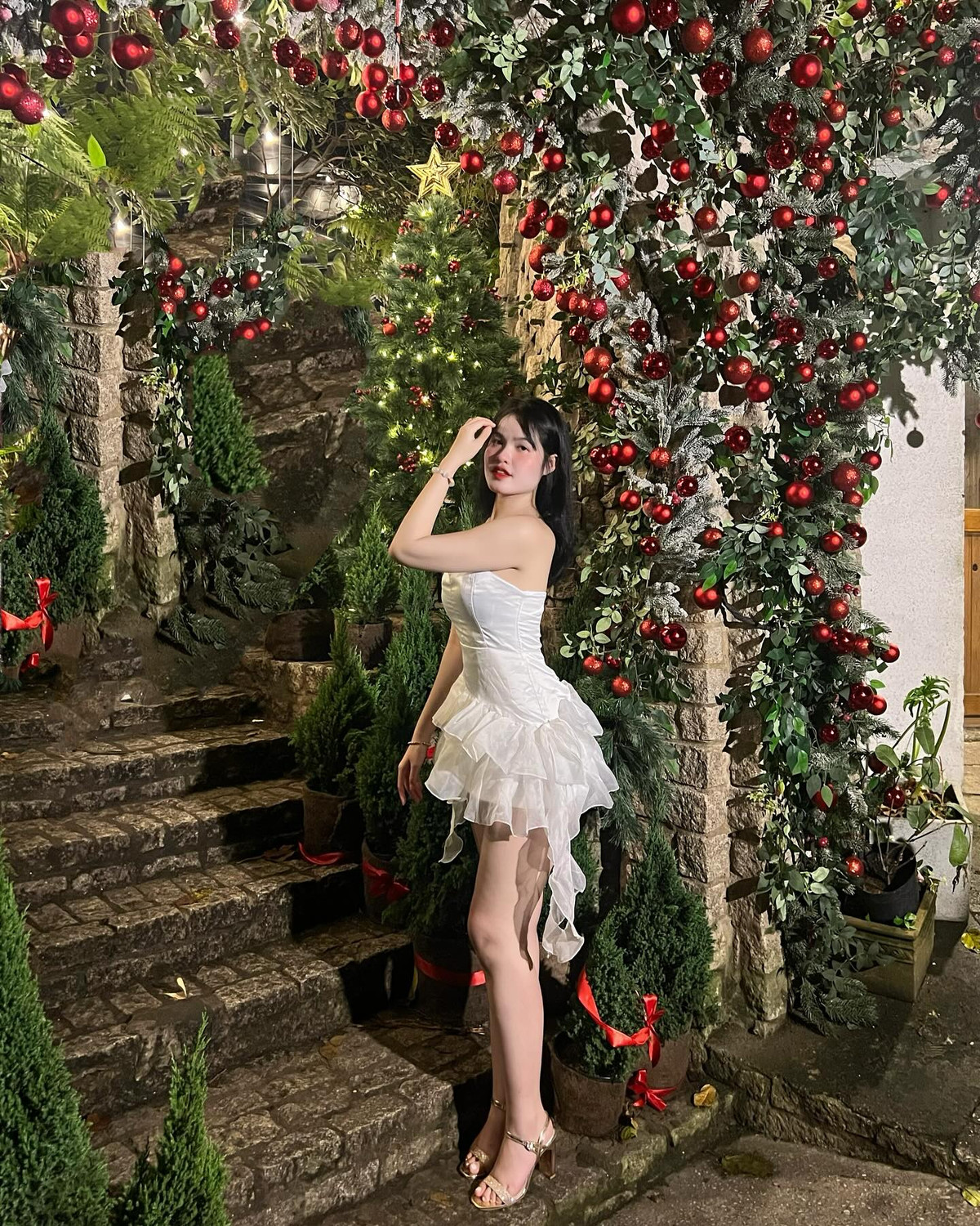 Nhà gái cho biết, để vào được "mắt xanh" của cô, đó là người đàn ông có vị trí trong xã hội, có duyên và biết yêu thương người khác.