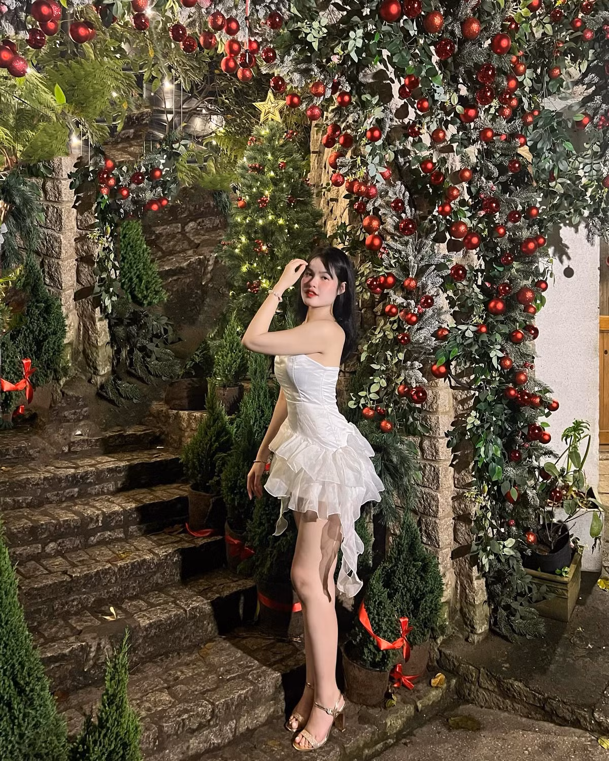 Nhà gái cho biết, để vào được "mắt xanh" của cô, đó là người đàn ông có vị trí trong xã hội, có duyên và biết yêu thương người khác.