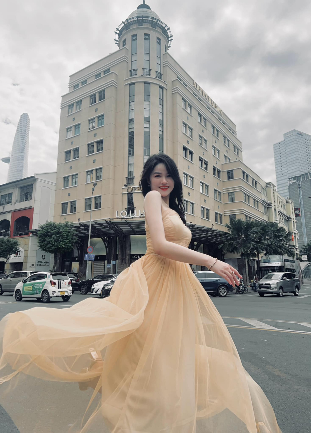 Những bức ảnh đời thường của cô nàng cho thấy Ngọc Lan có phong cách thời trang nhẹ nhàng, thanh lịch cùng một thân hình cân đối.