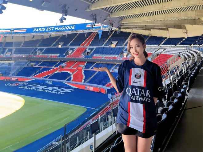 Ngay sau khi dòng trạng thái khẳng định chủ quyền của bạn gái Quan Văn Chuẩn được đăng tải, nhiều người đã chú ý tới nhan sắc của cô nàng.