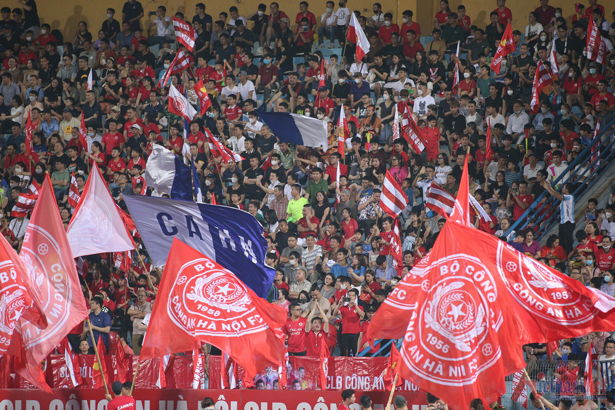 Nhung khan dai Hang Day day ap khan gia: Tin hieu vui cho V-League