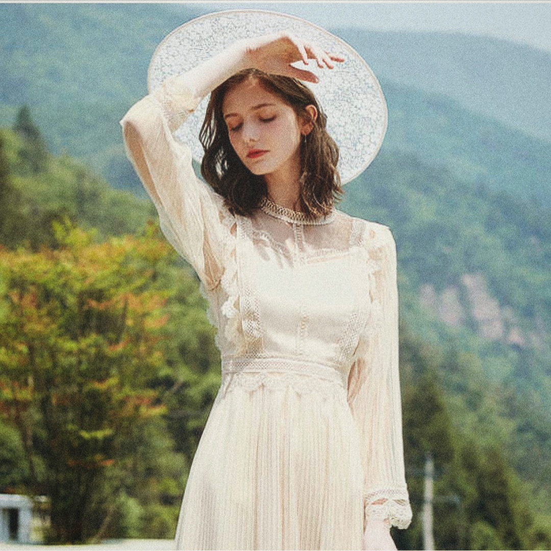 Savanna Blade nổi bật với mái tóc màu nâu sáng và màu mắt xanh thu hút rất riêng.