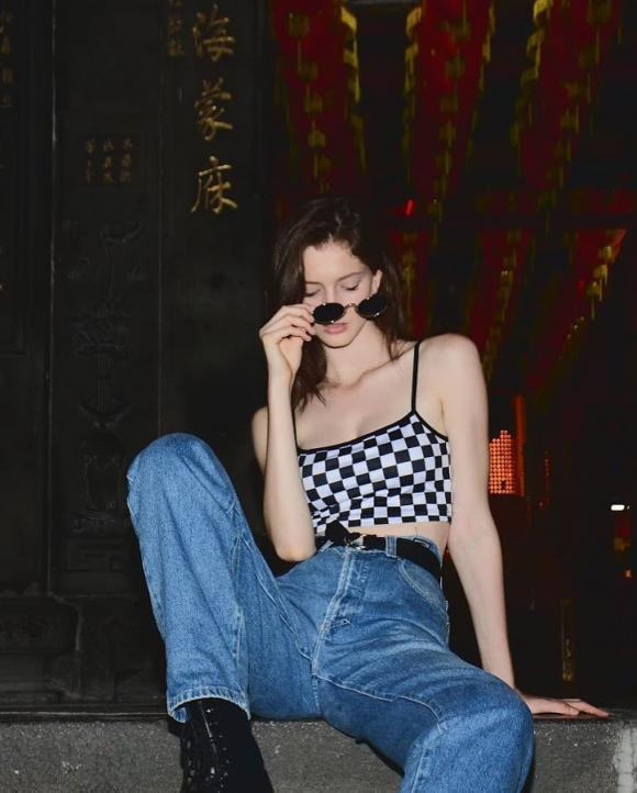 Vừa học, Savanna vừa dành thời gian cho công việc làm người mẫu cho một số nhãn hàng thời trang