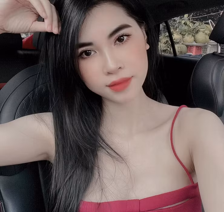 Tuy nhiên, Thanh Trà hạn chế ăn dầu mỡ và đường. Thế nên, bữa ăn hằng ngày của cô hầu hết là các món luộc, hấp. Cô cũng tuyệt đối không ăn bánh ngọt, uống nước ngọt.