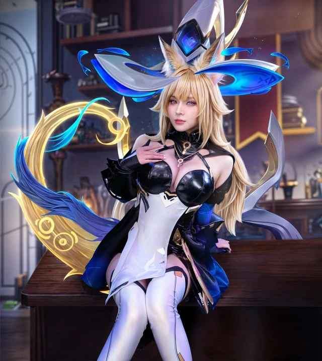Trong bộ ảnh cosplay Liliana của mình, Quỳnh Alee nàng có sự chuẩn bị kỹ lưỡng từ trang phục, phụ kiện, cho đến makeup, tạo nên một hình ảnh sống động và chân thực đến không ngờ.