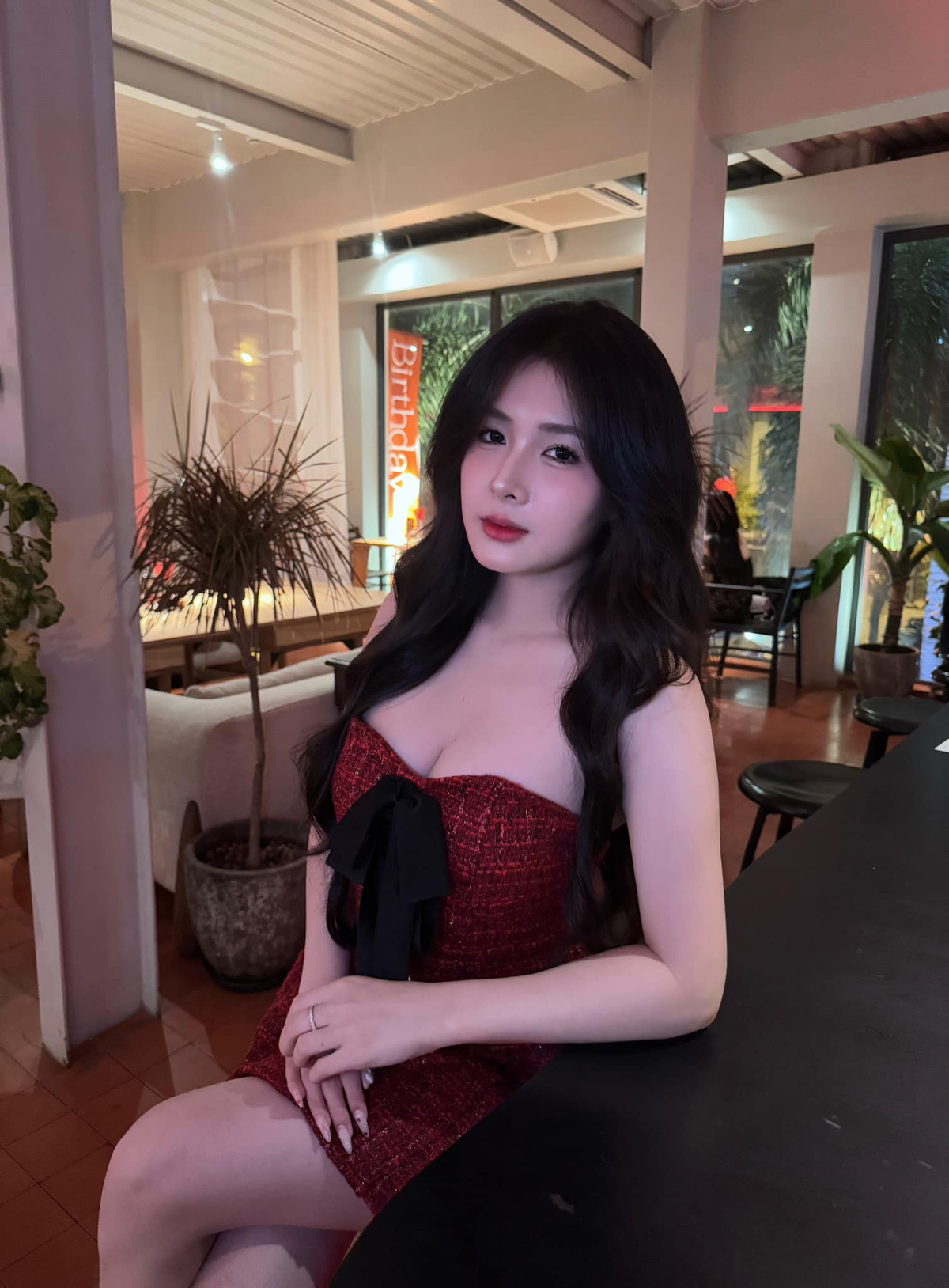 Quỳnh Alee khiến nhiều người không khỏi bất ngờ khi đăng tải một bức ảnh mới với "cặp tuyết lê tràn viền" vô cùng gợi cảm.