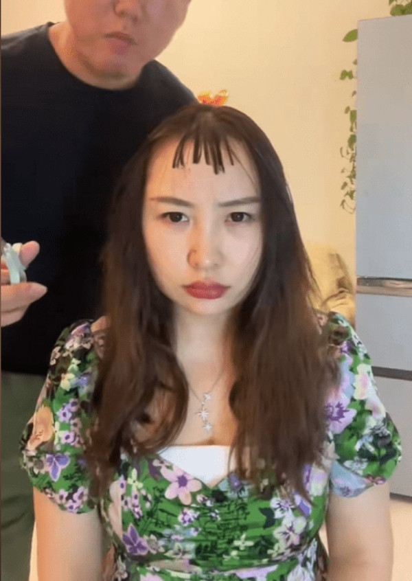 Sau khi xem video, nhiều cư dân mạng bật cười bình luận: “Chắc hẳn anh chồng đã lên kế hoạch trả thù vợ mình”.