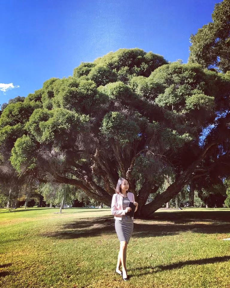 Theo tìm hiểu, nữ tiếp viên hàng không gặp nạn có tên Bích Hường. Tai nạn khiến cô nàng phải nằm bất động cả một năm nay.