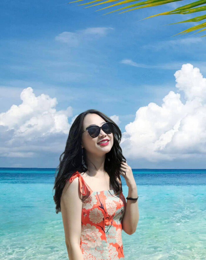 Bích Hường thường lấy ảnh cũ ra đăng lại trên Facebook cá nhân, để nhớ về khoảng thời gian xinh đẹp, trẻ trung, khi tai họa chưa ập đến.