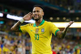 Neymar được cho là một trong những cầu thủ chạy cánh có hiệu suất tốt nhất và những đóng góp của anh trên hàng công là rất đáng kể cho Paris Saint-Germain.