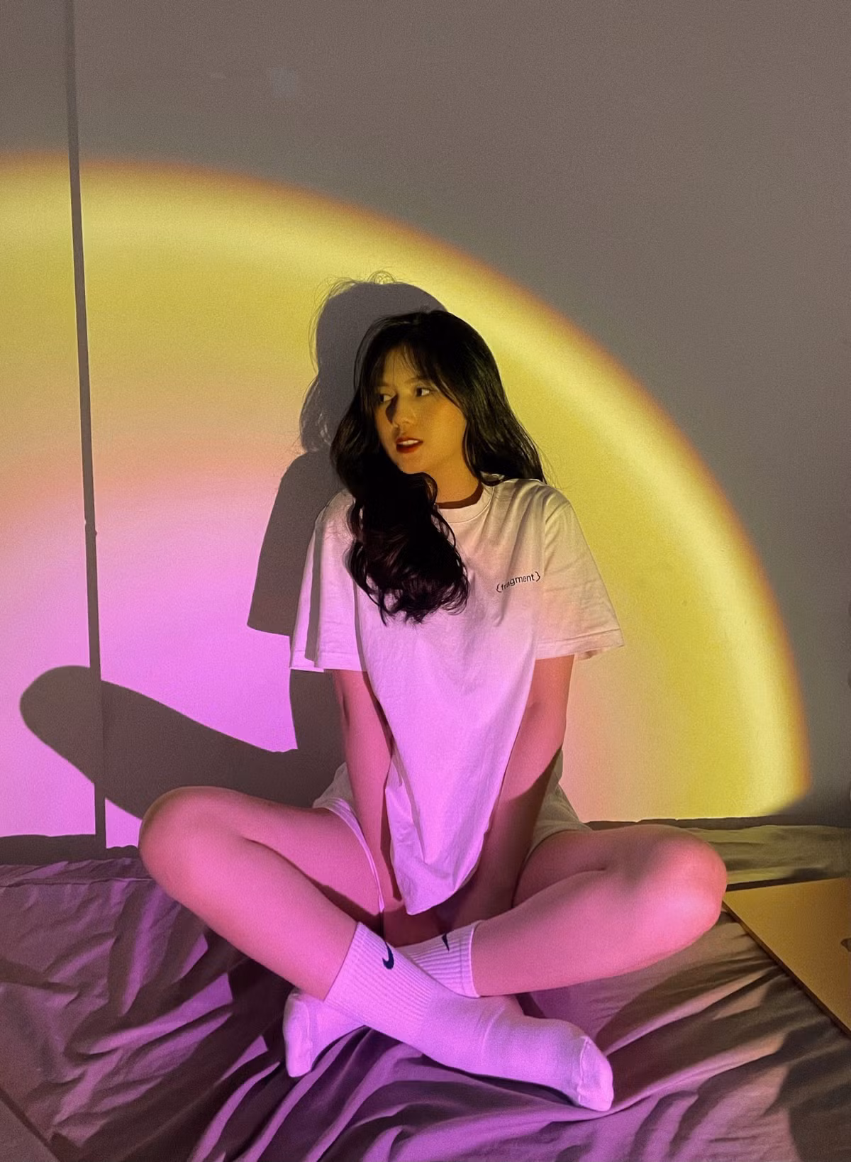 Thành Chung có nhiều cách thể hiện tình cảm với vợ. Trong lễ kỷ niệm 1 năm ngày cưới, cầu thủ gốc Tuyên Quang đã tổ chức một bữa tiệc lãng mạn với bánh, rượu vang và hoa, sau đó bày tỏ những lời ngọt ngào với vợ.