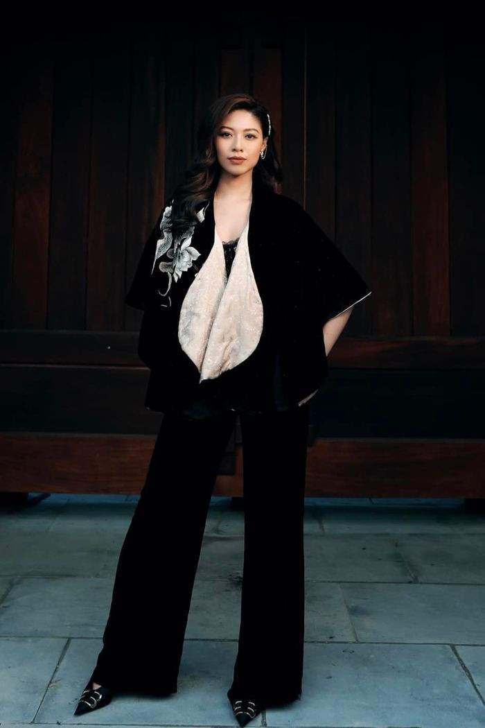 Bên cạnh tố chất tài năng của một nữ MC, BTV làm trong lĩnh vực truyền hình, dân tình còn bất ngờ hơn khi biết về gia thế khủng của nữ MC 8X.