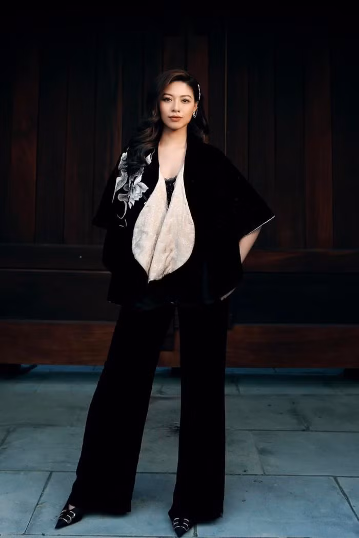 Bên cạnh tố chất tài năng của một nữ MC, BTV làm trong lĩnh vực truyền hình, dân tình còn bất ngờ hơn khi biết về gia thế khủng của nữ MC 8X.