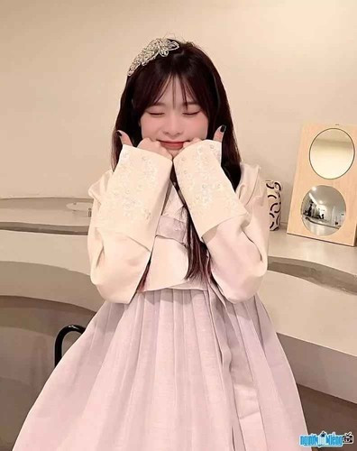 Tuy nhiên, sau những hé lộ từ người trong cuộc, dân tình không còn ủng hộ tình yêu này nữa. Nhất là khi nam streamer thành viên "tứ hoàng" bị chính nữ TikToker chỉ ra, anh có cách đối xử rất "lạ" với Ngọc Kem: Làm việc trong phòng và chơi game, rồi bỏ bạn gái một mình; Mỗi khi cãi nhau ViruSs luôn im lặng, không nói gì hết.