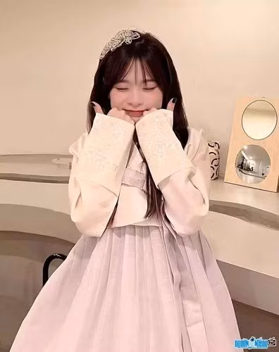 Tuy nhiên, sau những hé lộ từ người trong cuộc, dân tình không còn ủng hộ tình yêu này nữa. Nhất là khi nam streamer thành viên "tứ hoàng" bị chính nữ TikToker chỉ ra, anh có cách đối xử rất "lạ" với Ngọc Kem: Làm việc trong phòng và chơi game, rồi bỏ bạn gái một mình; Mỗi khi cãi nhau ViruSs luôn im lặng, không nói gì hết.