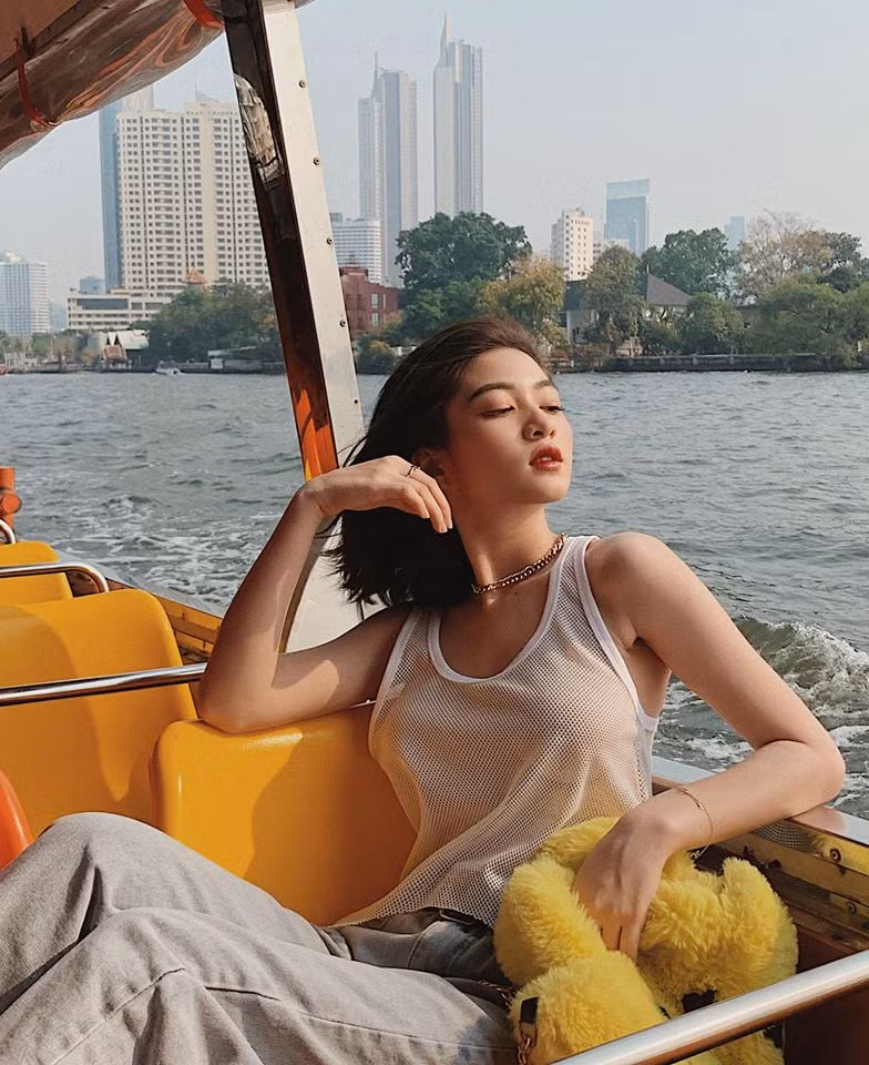 Bảo Ngọc đang là mẫu ảnh quen mặt ở Sài Gòn. Được biết cô nàng hiện vừa là cộng tác với một kênh giải trí để bắt đầu sự nghiệp làm người mẫu ảnh của mình.