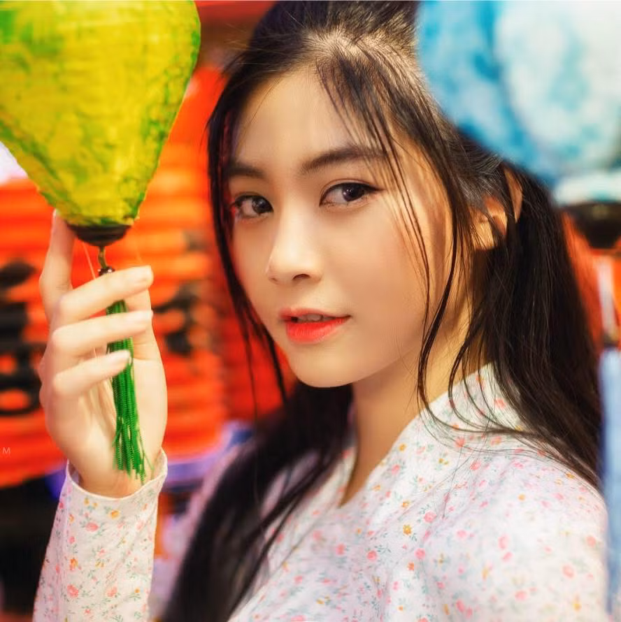 Nam Phương cho rằng sự nổi tiếng tuy sẽ được nhiều người chú ý nhưng cũng gây áp lực cho bản thân, dù vậy cô luôn nỗ lực hết mình để hoàn thành tốt công việc.