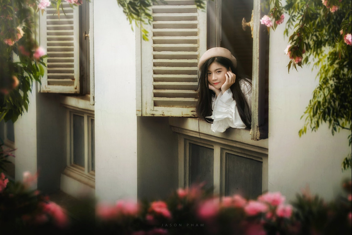 Cha mất sớm, Nam Phương ở với mẹ và chị gái. Theo như những gì được biết thì mẹ của cô bạn là một doanh nhân, còn chị gái là một tiểu thuyết gia.