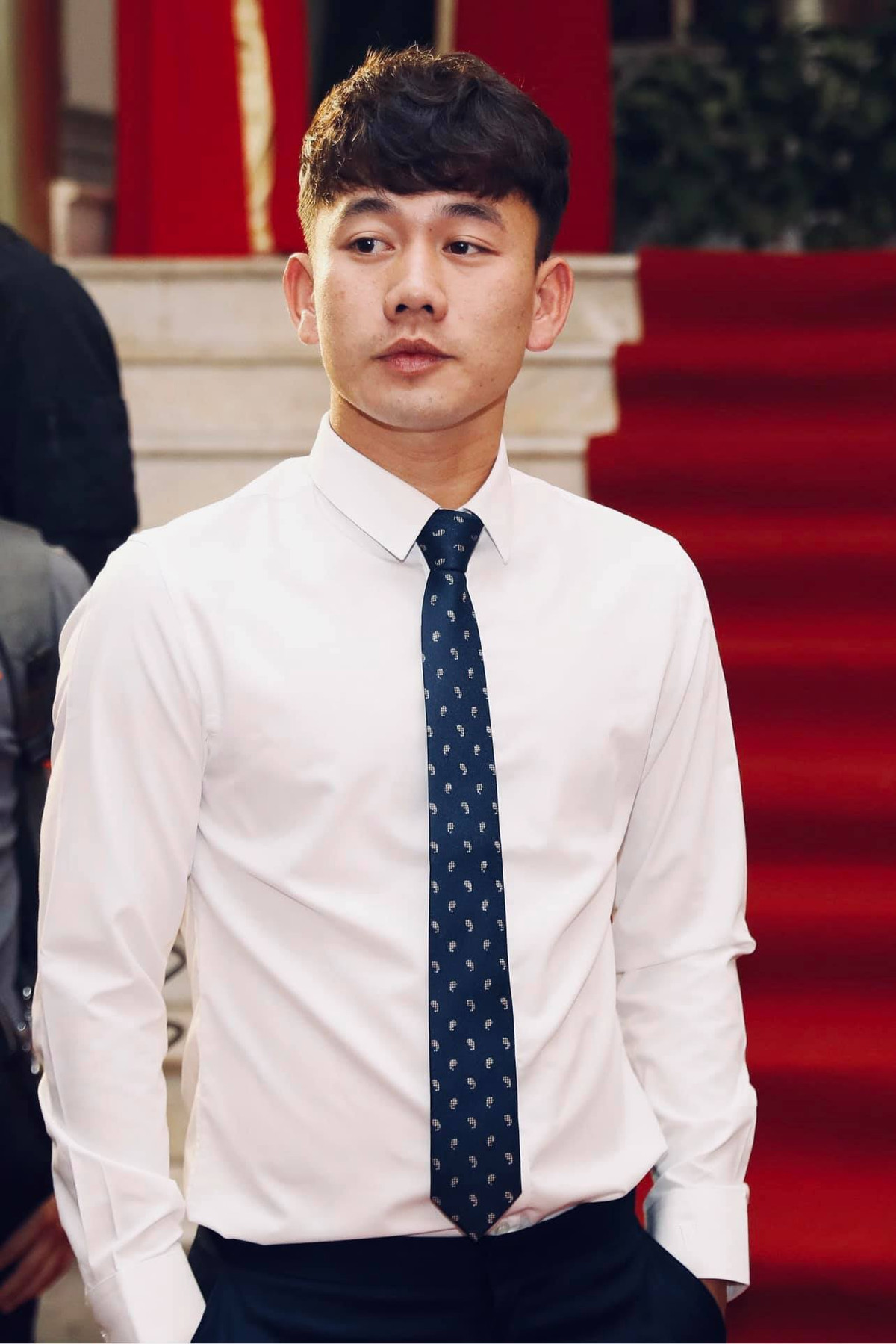 Sau này, khi ghi được 1 bàn thắng nổi bật trong sự nghiệp, Minh Vương đã chỉ tay lên trời như muốn gửi gắm món quà này cho cha khiến không ít người cảm thấy xúc động.