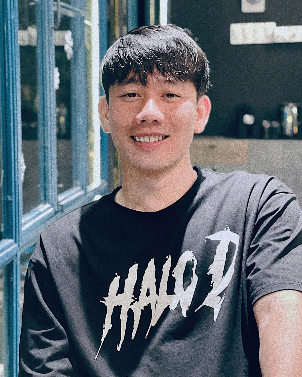 Đến khi biết chuyện, Minh Vương chỉ biết ôm mặt khóc, sau đó chuẩn bị đồ đạc từ phố núi Gia Lai về quê nhà Thái Bình để chịu tang cha. Nam cầu thủ từng kể rằng khoảnh khắc nhìn vào di ảnh của cha vô cùng buồn bã và việc chứng kiến cả nhà mất đi trụ cột đã tiếp thêm động lực, giúp anh nỗ lực hơn nữa trong hành trình khẳng định mình.