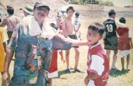 Trần Minh Vương nhập học viện Hoàng Anh Gia Lai năm 2007 nhưng khi vừa từ Thái Bình đi thì bố nam cầu thủ qua đời. Lúc bấy giờ, vì lo con trai còn nhỏ, lại đang xa nhà không chịu được nỗi buồn này nên gia đình không thông báo.