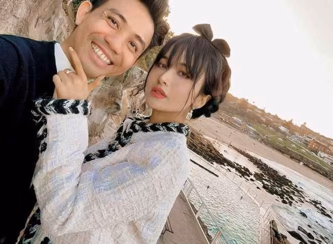 Mina Phạm còn chăm chỉ thực hiện các video hóa trang theo trend nhận được nhiều lời khen ngợi về nhan sắc và phong cách ngày càng trẻ trung và năng động, nhiều người còn không nhận ra tuổi thật của vợ đại gia nổi tiếng qua những lần hóa trang.