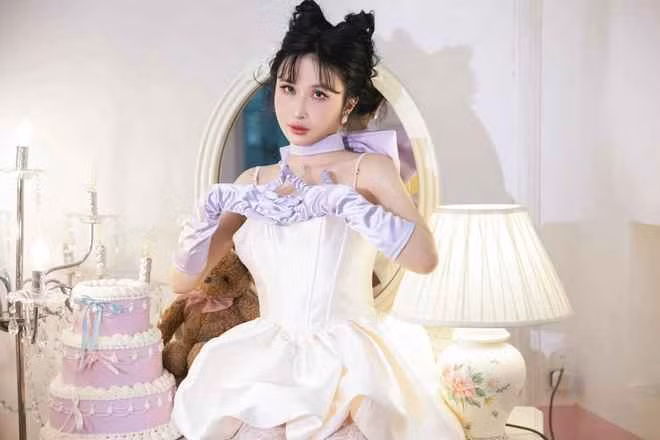 Sau 8 ngày đăng tải, MV nhảy của Mina Phạm đã có 846 lượt xem. Dù không phải là con số nổi bật song vì đam mê quá cháy nên hết sức ghi nhận.