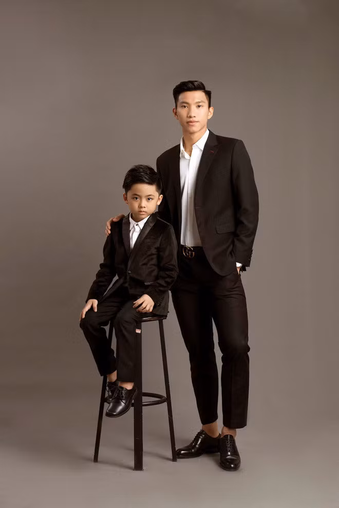 Khen là vậy nhưng netizen cũng rất quan tâm đến chuyện tình cảm của Đoàn Văn Hậu và bạn gái tin đồn Doãn Hải My.