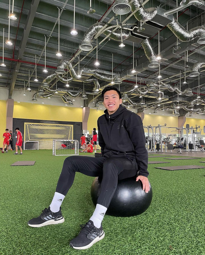Kể từ sau khi trở về từ Hà Lan, Văn Hậu vẫn phải tập luyện để phục hồi chấn thương gặp phải.