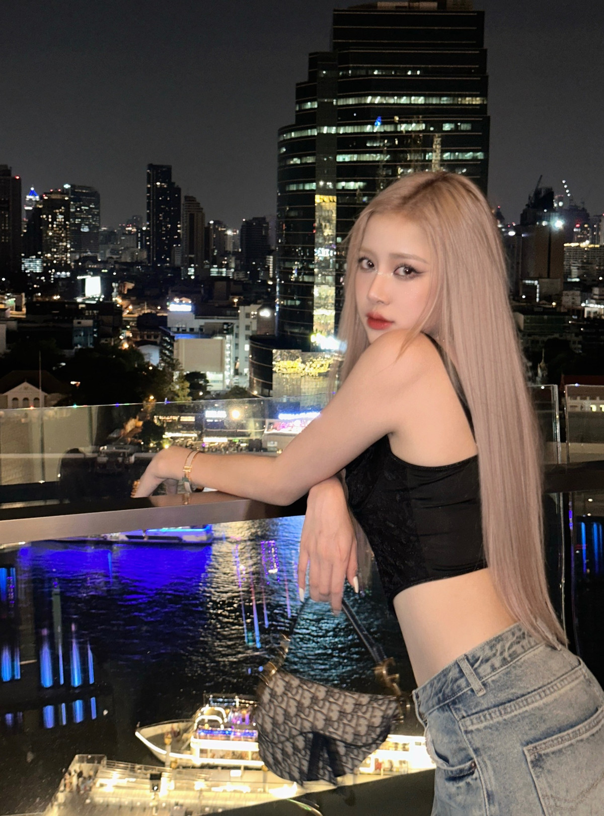 Huyền Diệu tập trung phát triển công việc làm diễn viên và mẫu ảnh.