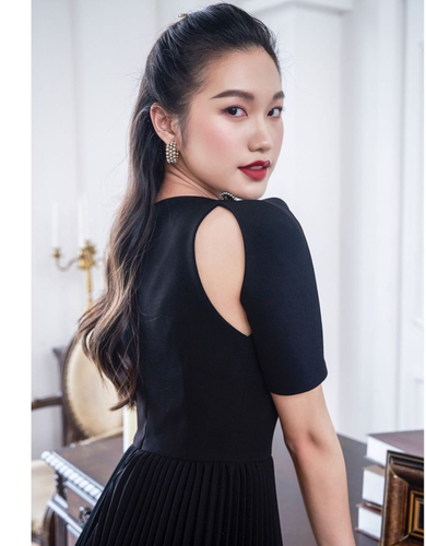 Nếu như Đoàn Văn Hậu chăm chỉ tập luyện để chuẩn bị cho các giải đấu cấp đội tuyển quốc gia lẫn CLB thì Doãn Hải My lại toàn tâm cho việc vừa học vừa kinh doanh.