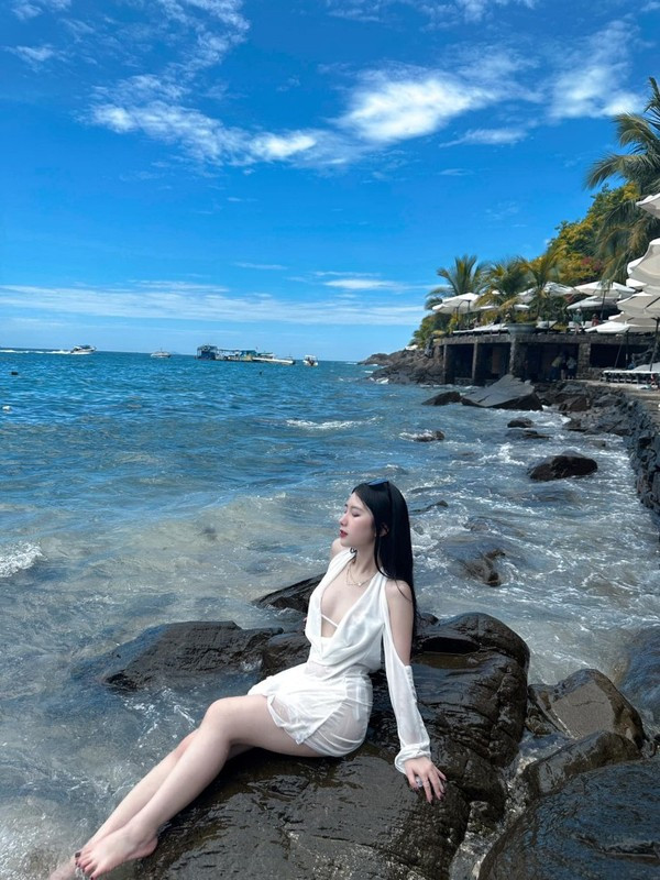 Dù được khen ngợi mũm mĩm dễ thương nhưng cô cũng thẳng thắn bày tỏ: "Khi mập mặc đồ xấu lắm các chị ơi", "Tại em thấp nữa",...