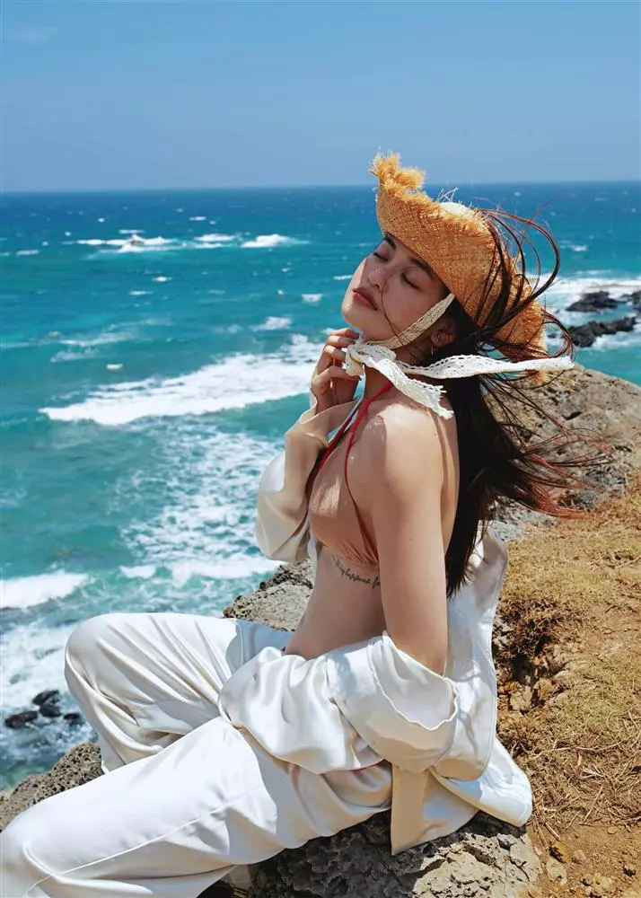 Thùy Anh ngày càng tự tin hơn trong việc khoe nhan sắc và vóc dáng của mình.