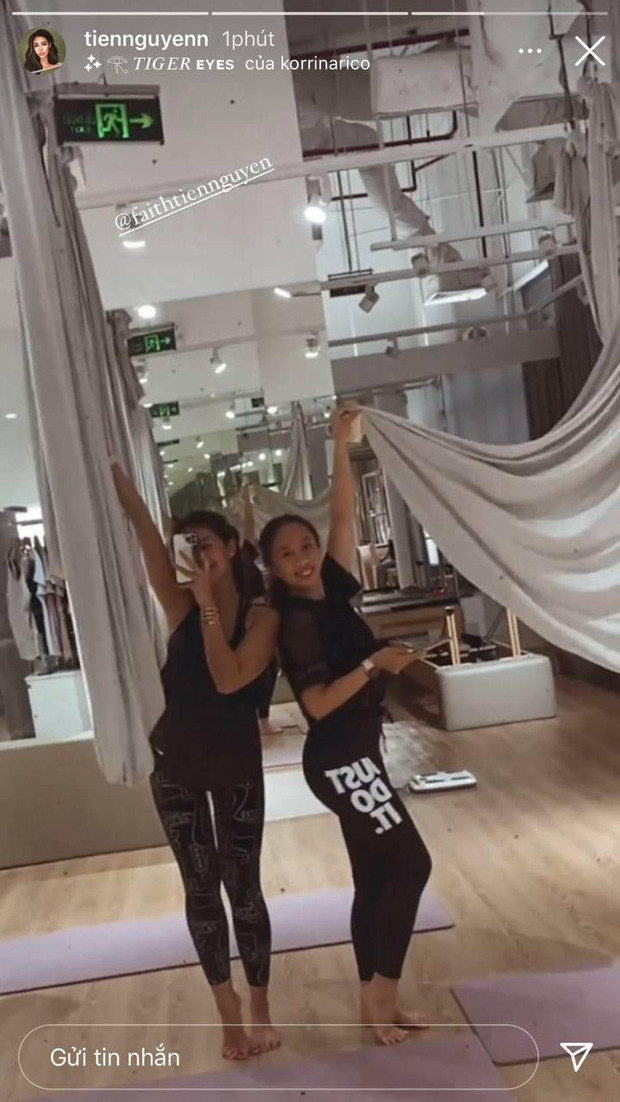 Được biết thời gian gần đây Tiên Nguyễn đang theo đuổi bộ môn yoga bay. Thỉnh thoảng cô nàng vẫn up story chia sẻ chuyện tập tành trên trang cá nhân.