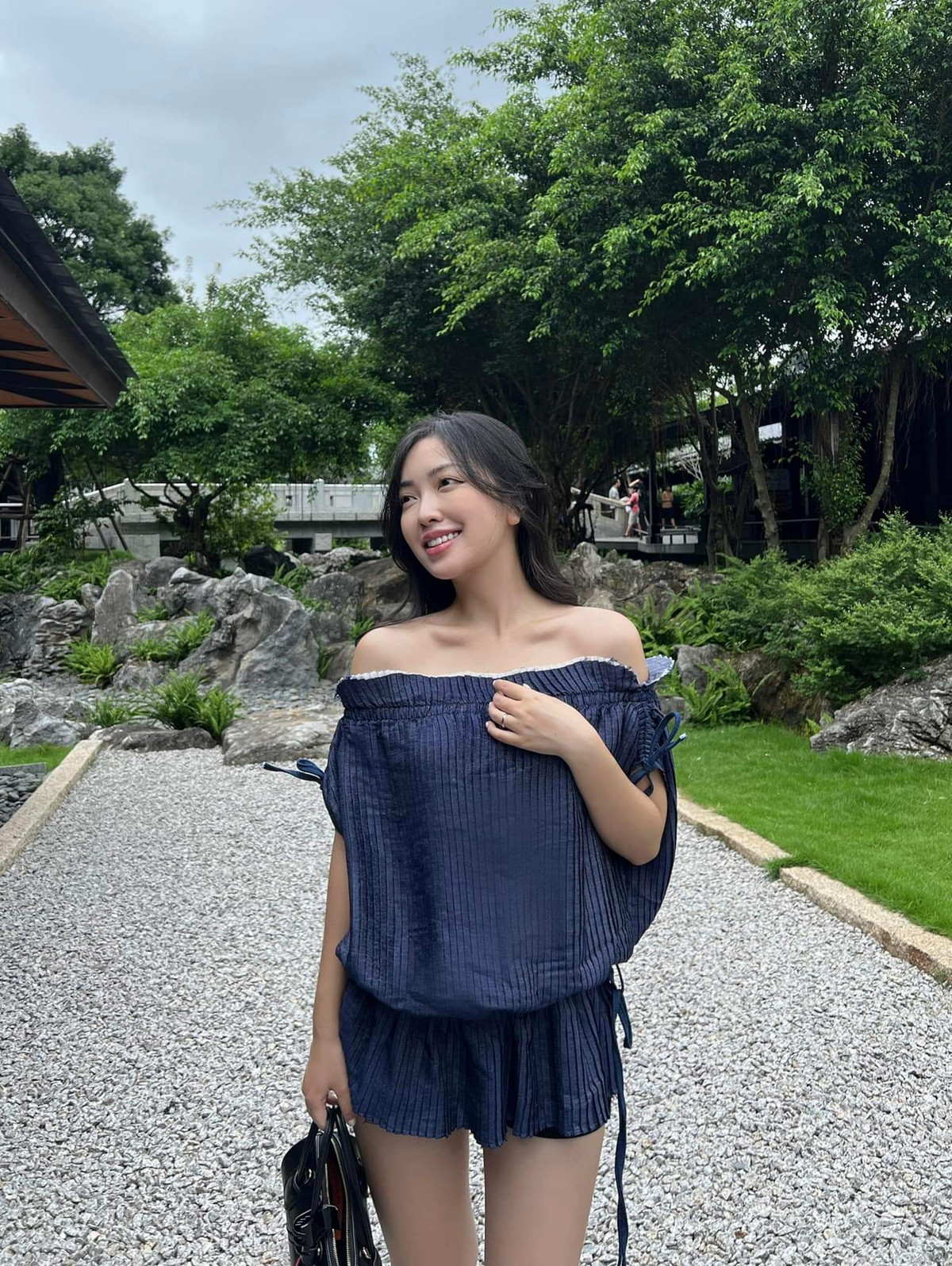 Đầu năm 2022, cặp đôi tổ chức đám hỏi và rước dâu tại Bắc Giang - quê vợ Hà Đức Chinh, đến tháng 5/2022 cặp đôi đã tổ chức lễ thành hôn tại quê nhà Hà Đức Chinh.