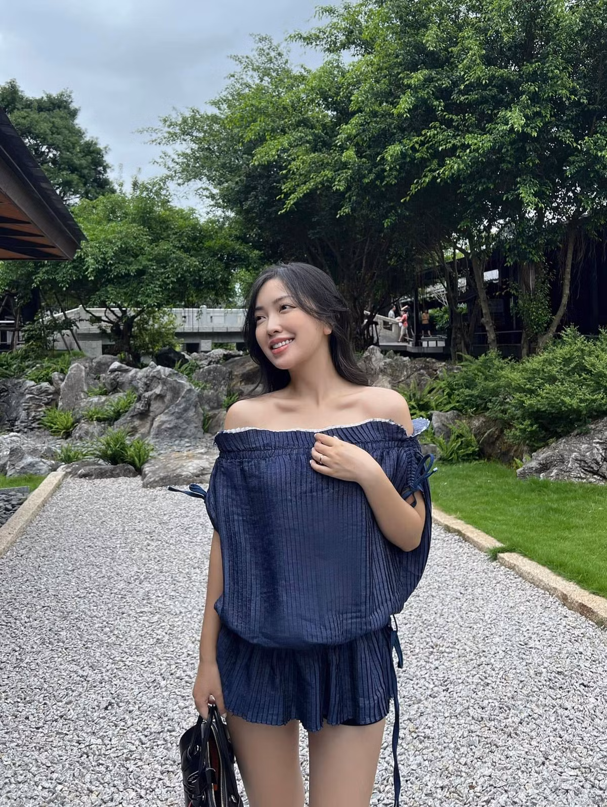 Đầu năm 2022, cặp đôi tổ chức đám hỏi và rước dâu tại Bắc Giang - quê vợ Hà Đức Chinh, đến tháng 5/2022 cặp đôi đã tổ chức lễ thành hôn tại quê nhà Hà Đức Chinh.