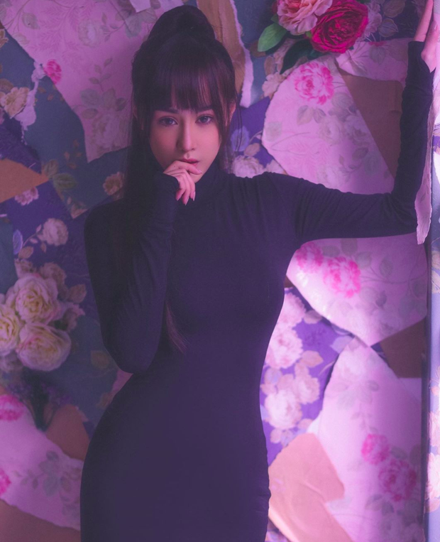 Cũng chính Phương Uyên là cái tên duy nhất được Karik theo dõi trên trang cá nhân Instagram.