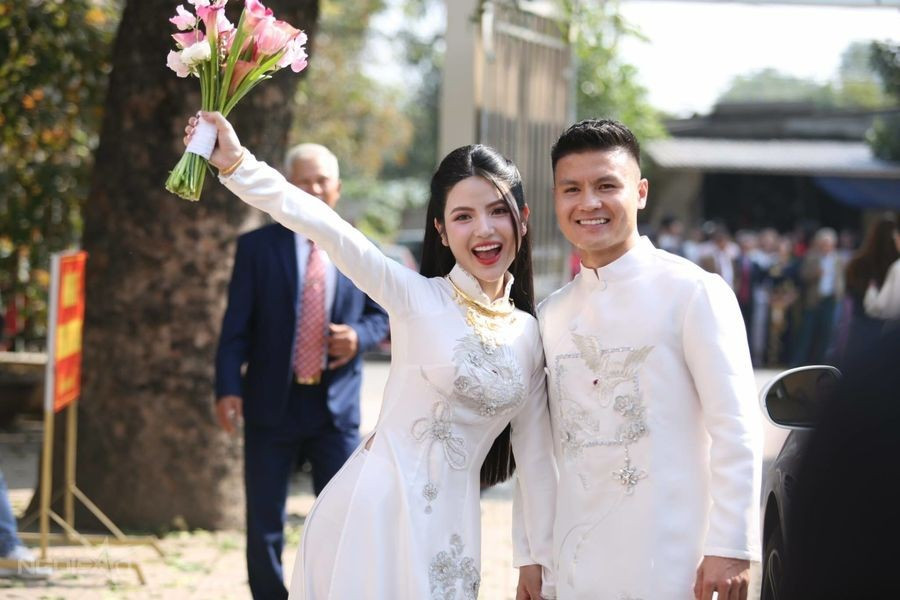 Lễ cưới của cặp đôi Quang Hải và Thanh Huyền nhận được nhiều sự quan tâm của người hâm mộ sẽ được tổ chức ở 3 địa điểm gồm nhà gái, nhà trai và tại khách sạn ở Hà Nội.