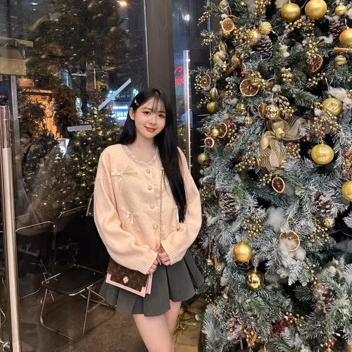 Còn trên trang cá nhân facebook của Kim Chung cũng thu hút gần 120 nghìn lượt theo dõi - một con số vô cùng ấn tượng.