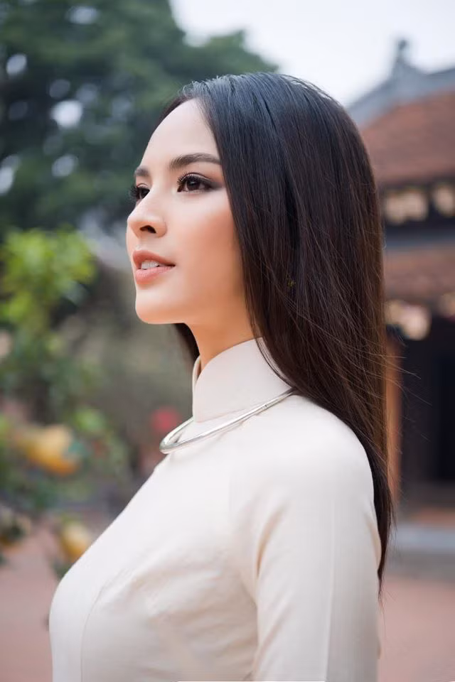 Quỳnh Nga từng thừa nhận "run" trong lần lên sóng đầu tiên với Y tế 24h. "Lần đầu tiên lên sóng của mình. Dù hơi run, còn nhiều điểm cần khắc phục nhưng mình sẽ cố gắng hơn nữa để ngày càng làm tốt hơn" - nữ MC sinh năm 1995 chia sẻ.