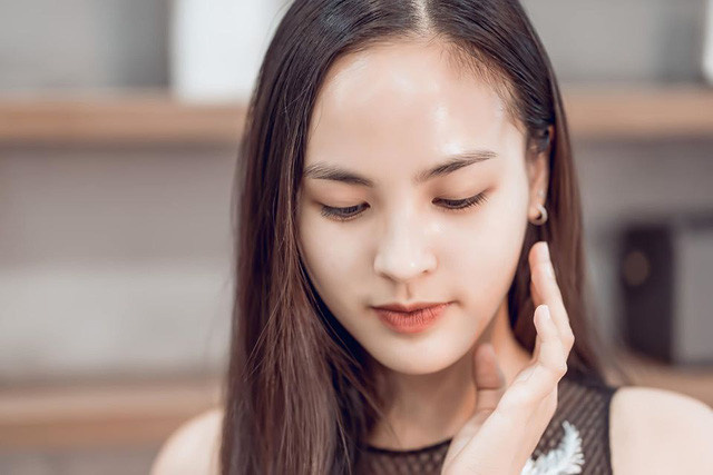 Trước khi dẫn bản tin Chuyển động 24h, nữ MC VTV24 từng làm MC cho bản tin Y tế 24h trên kênh VTV1.